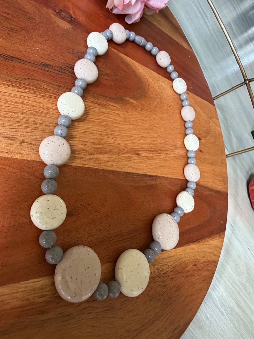 Women’s Speckled Bead Necklace in Cream and Gray
